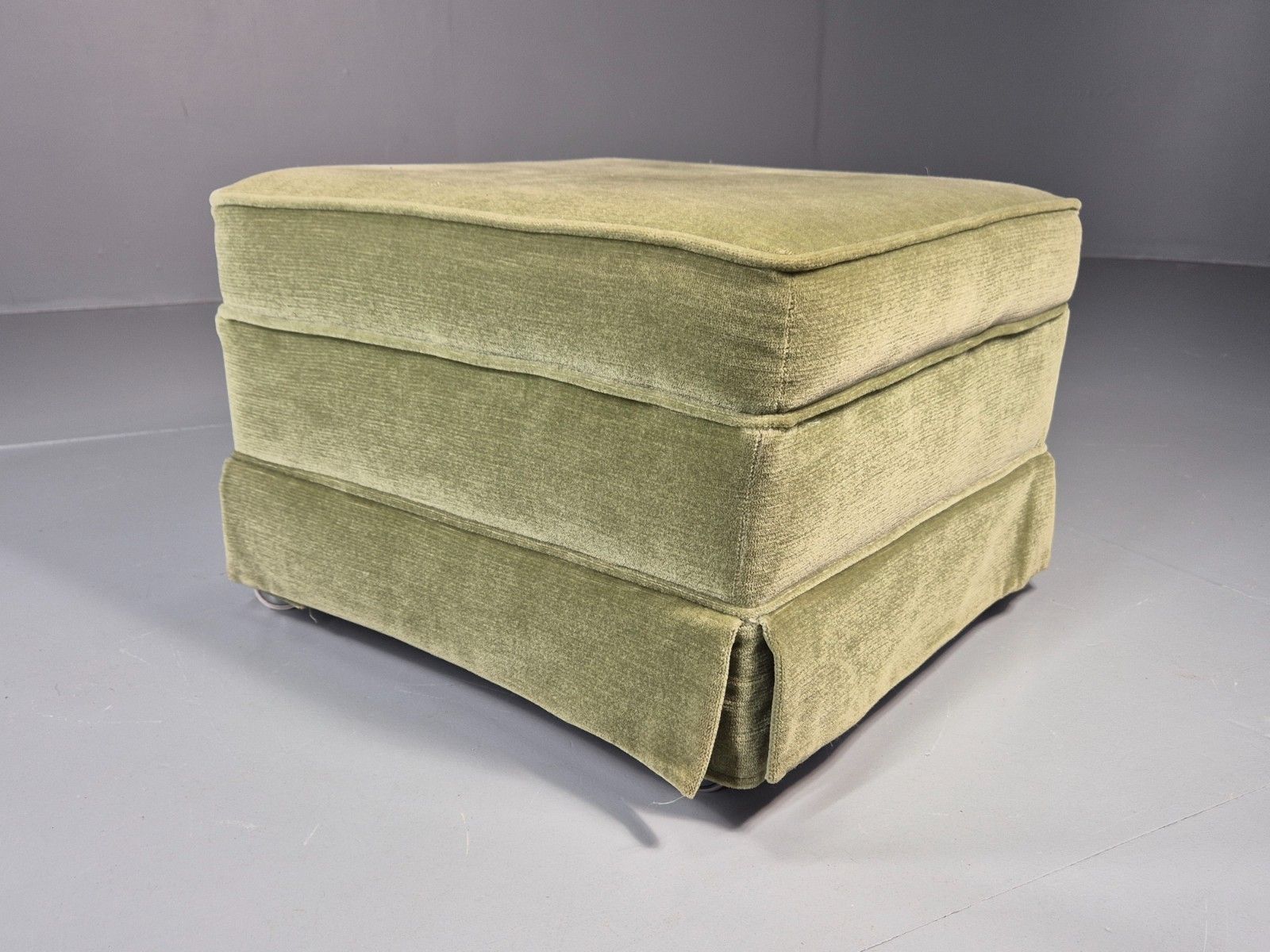 photo vinterior Vintage 1970s Footstool Pouffe Green Velour Retro Eb11483 Mfoo