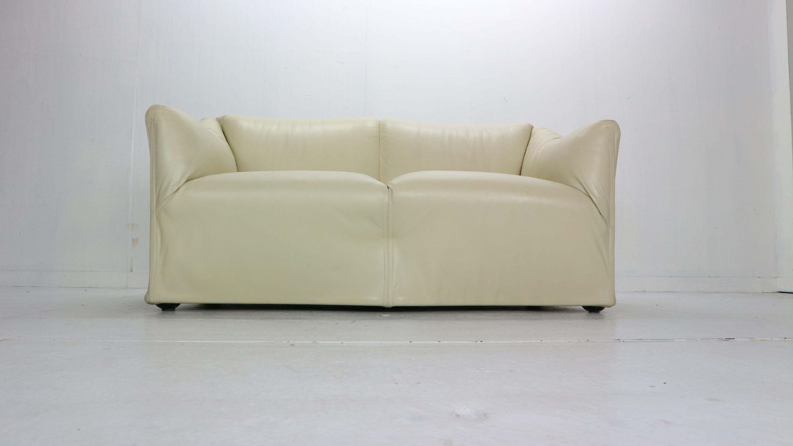 Mario Bellini "Tentazione" Leather Sofa Or Loveseat For Cassina, 1970s photo furniture