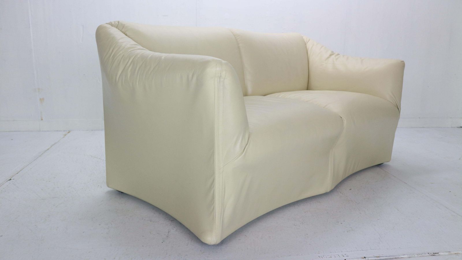 Mario Bellini "Tentazione" Leather Sofa Or Loveseat For Cassina, 1970s photo 1950.0