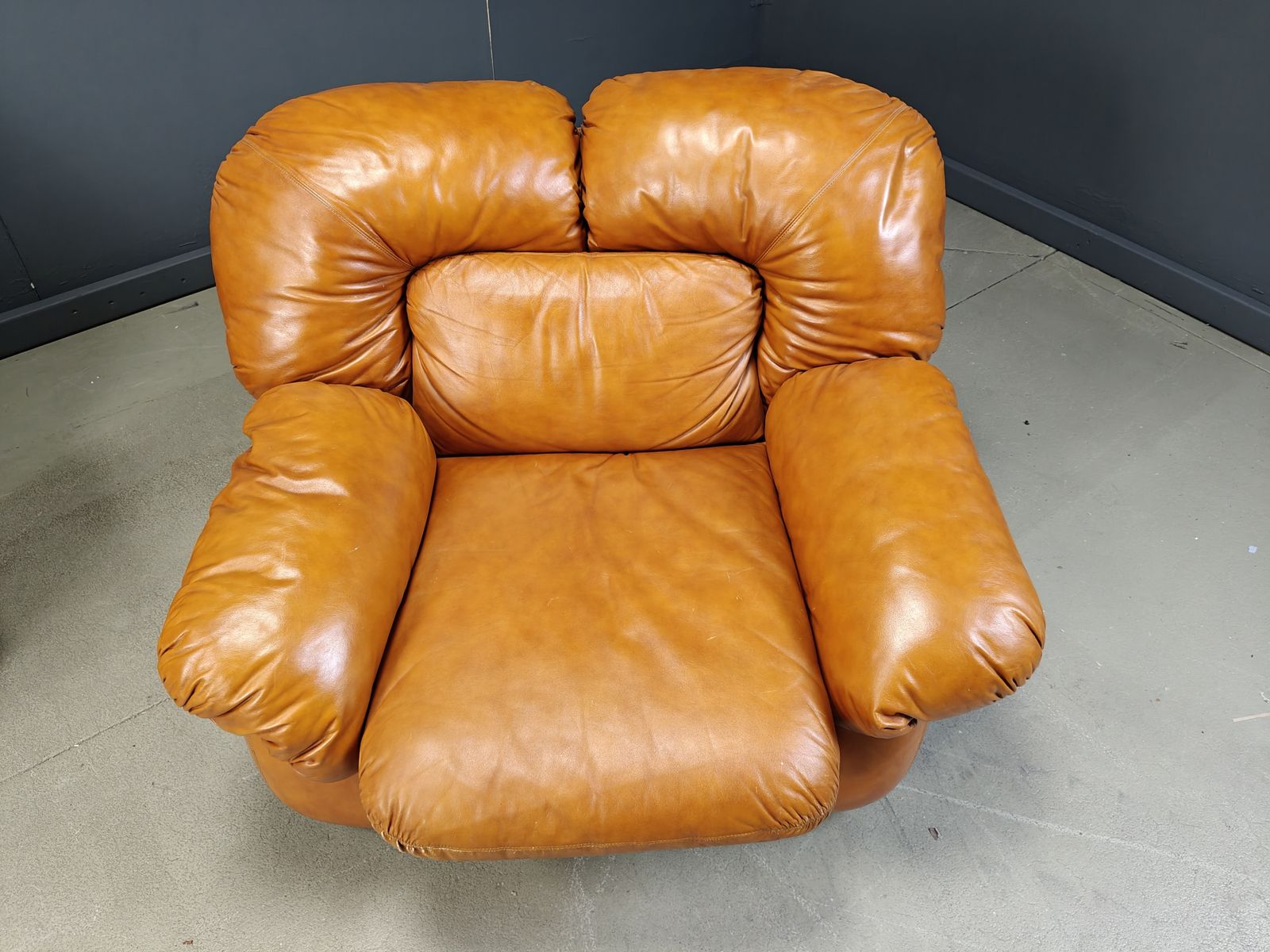 photo furniture Mid Century Italian Leather Sofa Set By Ercole Biella For Grappeggia, 1970s