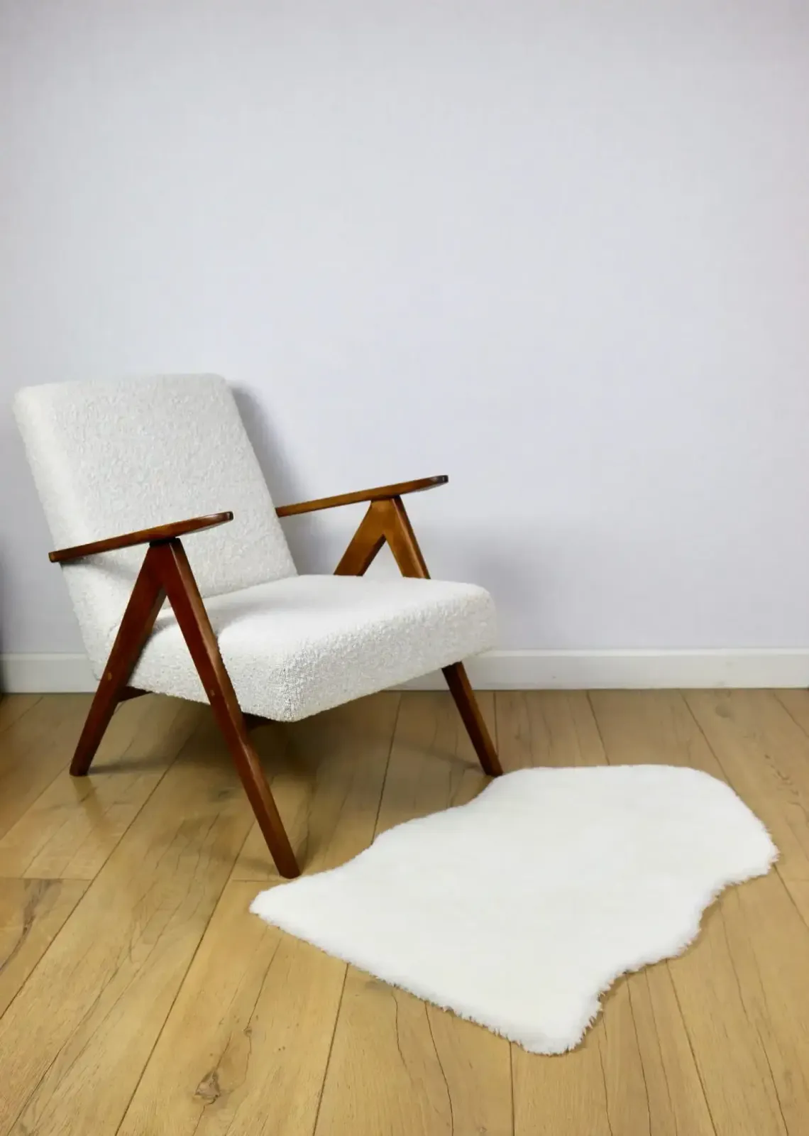 Vintage B 310 Var Armchair, White Bouclé Structure, 1970s   Beech Wood photo for sale