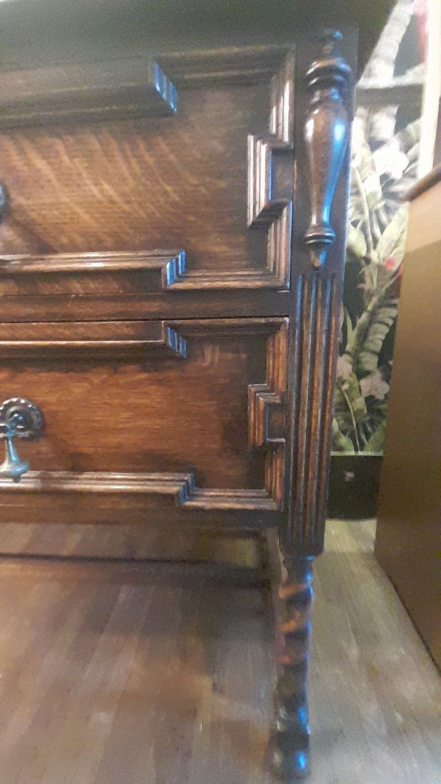 photo vintage High Quality Early 20th Century Jacobean Style Dressing Table. Barley Twist