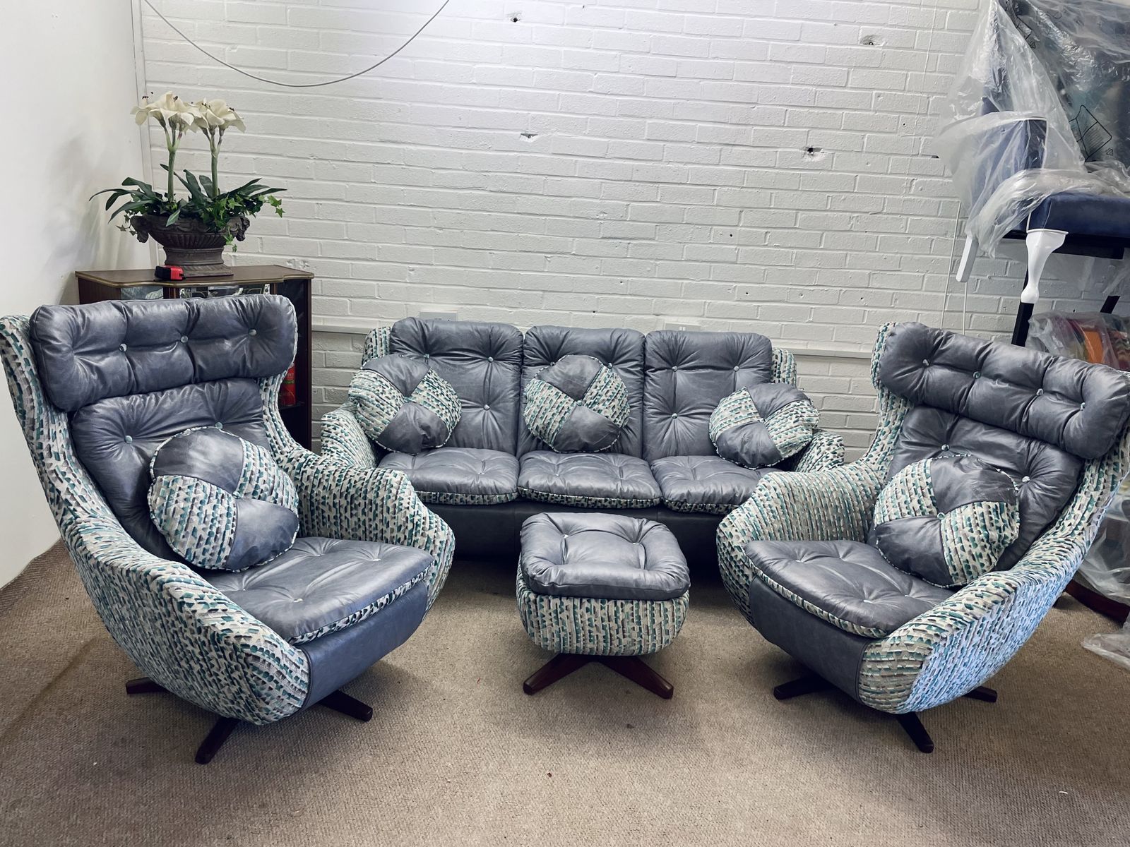 Original Parker Knoll Statesman Suite ( 3 Seater Sofa And 2 Single Swivel Chairs) Newly Refurbished