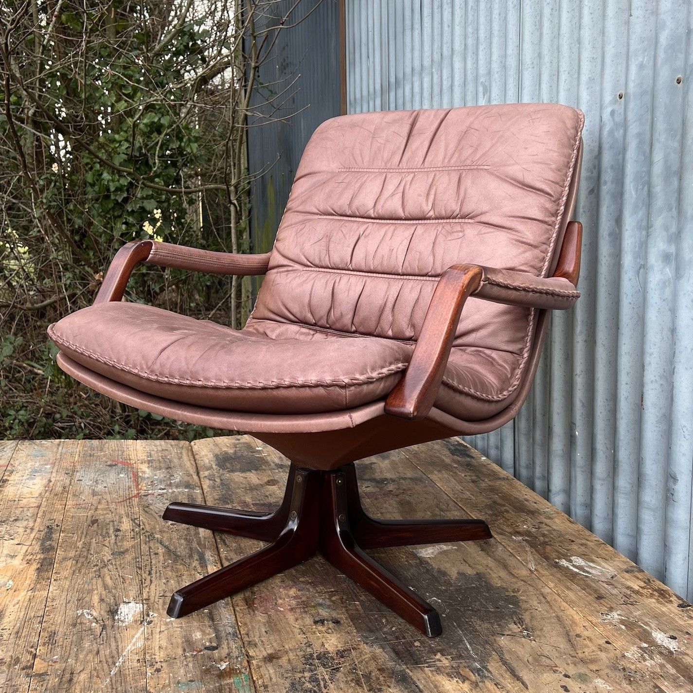 photo vinterior Vintage Berg Danish Leather Swivel Armchair Mid Century 70s Scandinavian Retro