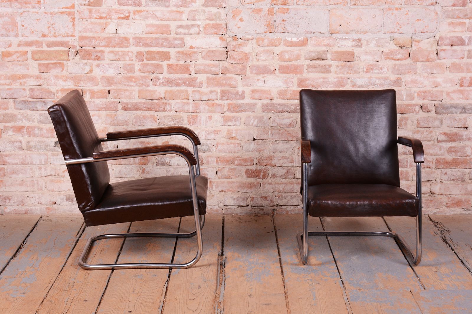 photo furniture Pair Of Restored Bauhaus Armchairs, By A. Lorenz For Mücke Melder, Czech, 1930s
