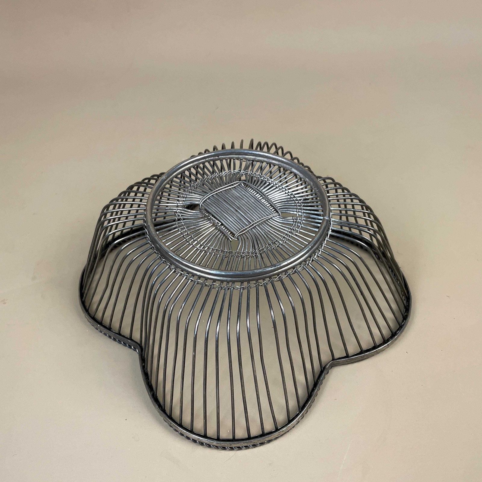 Silver Metal Wire Fruit Bowl Handmade Cage Basket Table Center Piece Rustic Modern Kitchen Decor Home Styling Decorative Display Bowl photo 55.0