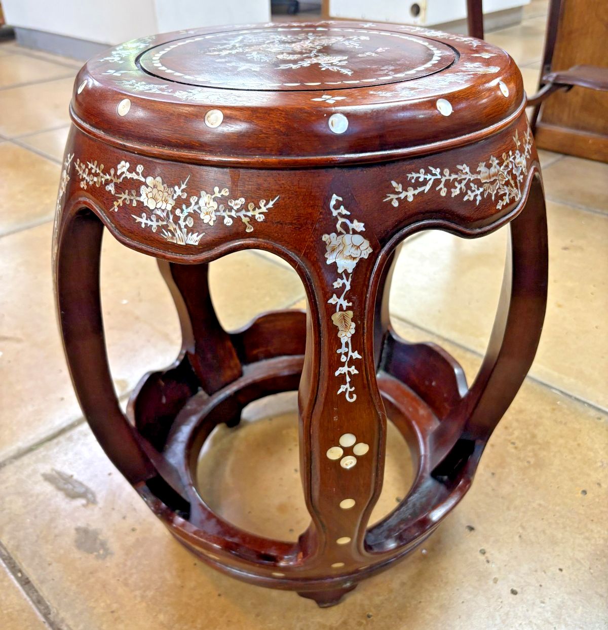 photo furniture Antique Chinese Rosewood & Mother Of Pearl Drum Stool