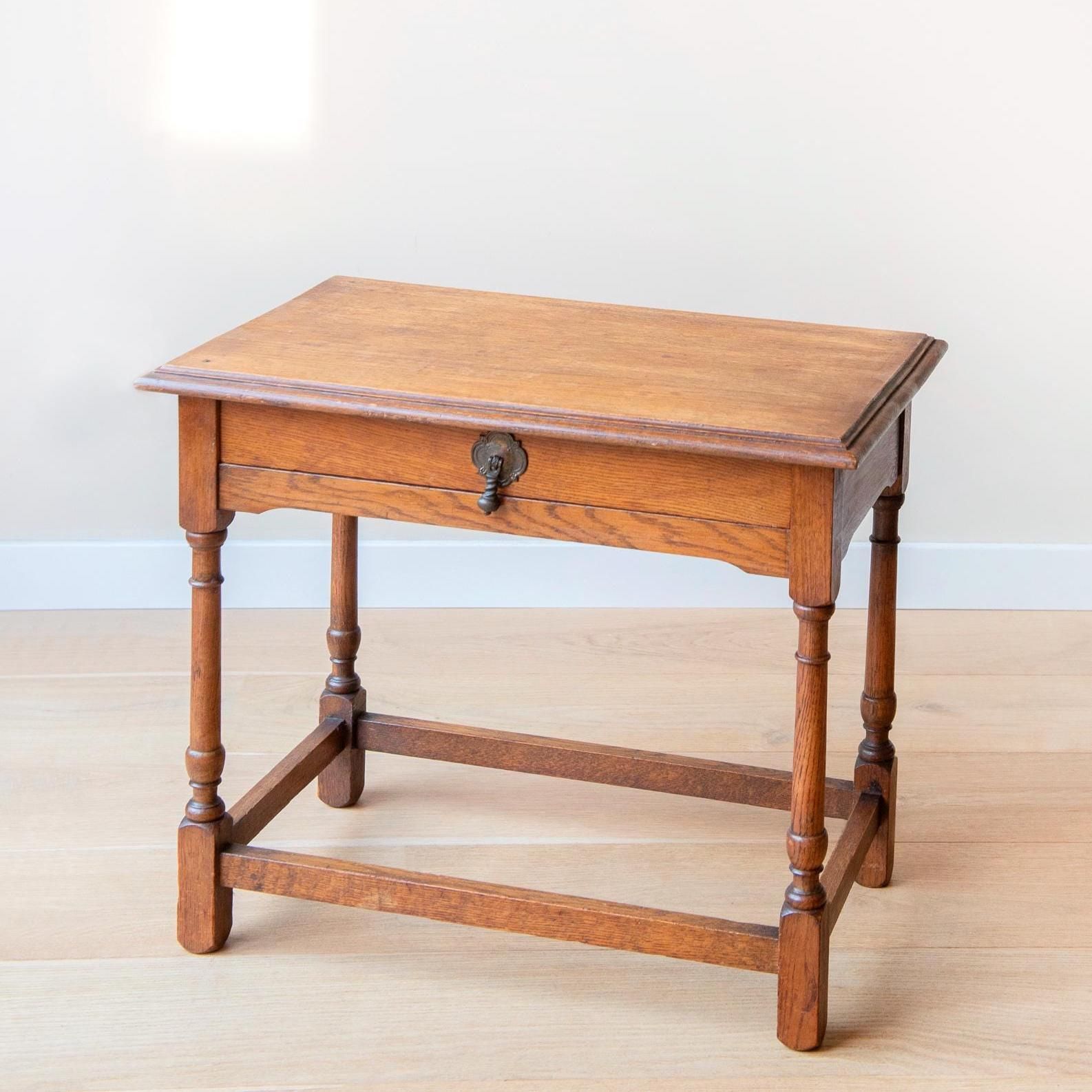 Antiek Engelse Eiken Bijzettafel – Victoriaanse Gangtafel Met Lade En Gedraaide Poten – Houten Siertafel