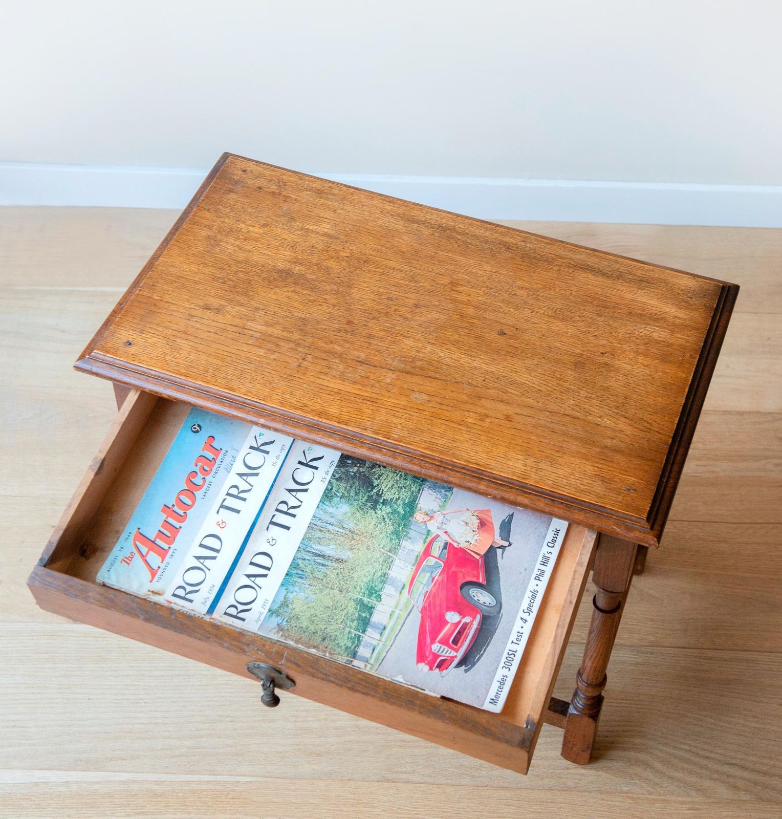 Antiek Engelse Eiken Bijzettafel – Victoriaanse Gangtafel Met Lade En Gedraaide Poten – Houten Siertafel photo vinterior