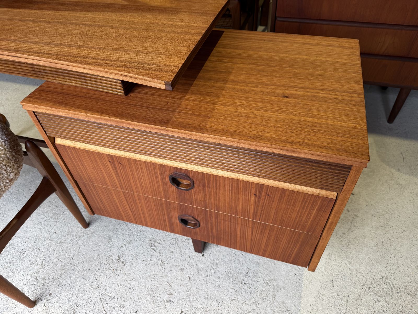 Mid Century Elliots Of Newbury Dressing Table & Stool, Vanity Table photo 1385.0
