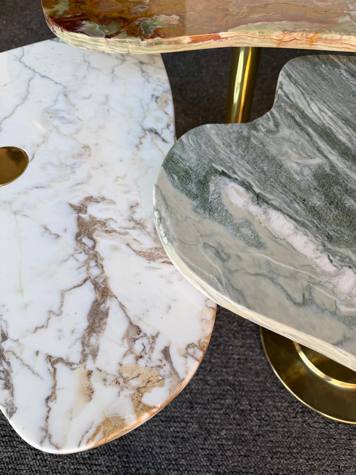 photo vinterior Contemporary Set Of 3 Brass And Marble Nesting Tables, Italy