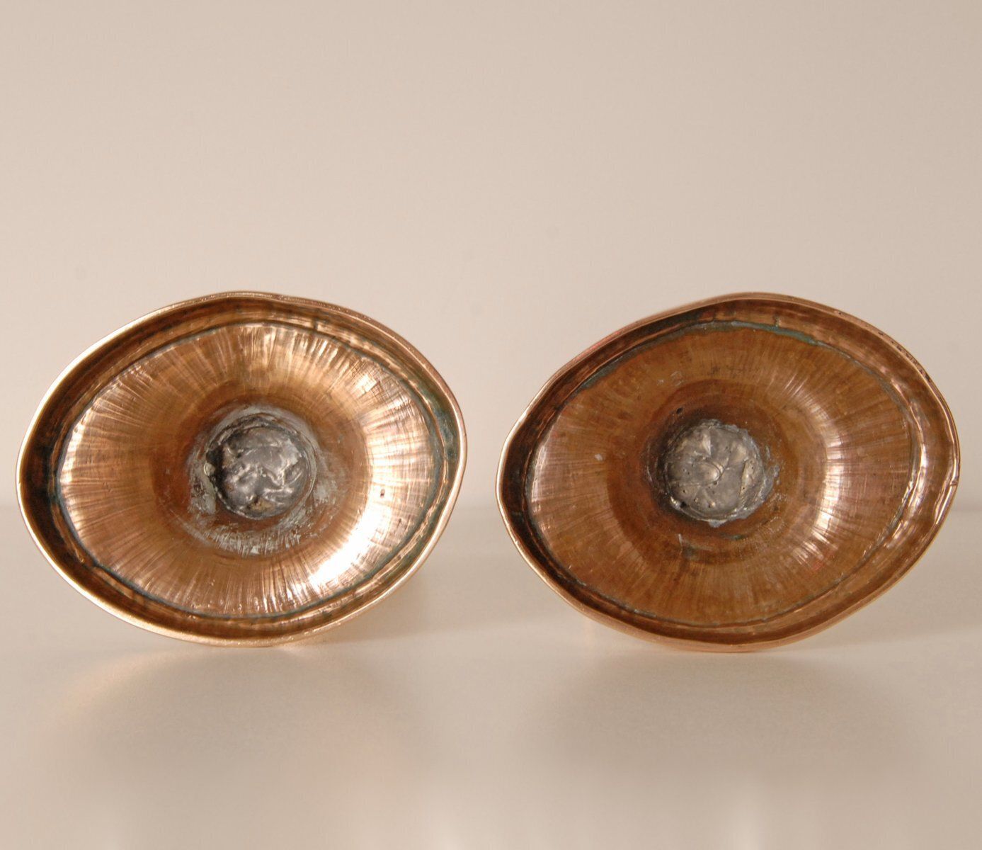 photo furniture Antique English Candlesticks In Bronze 1700s Set Of 2