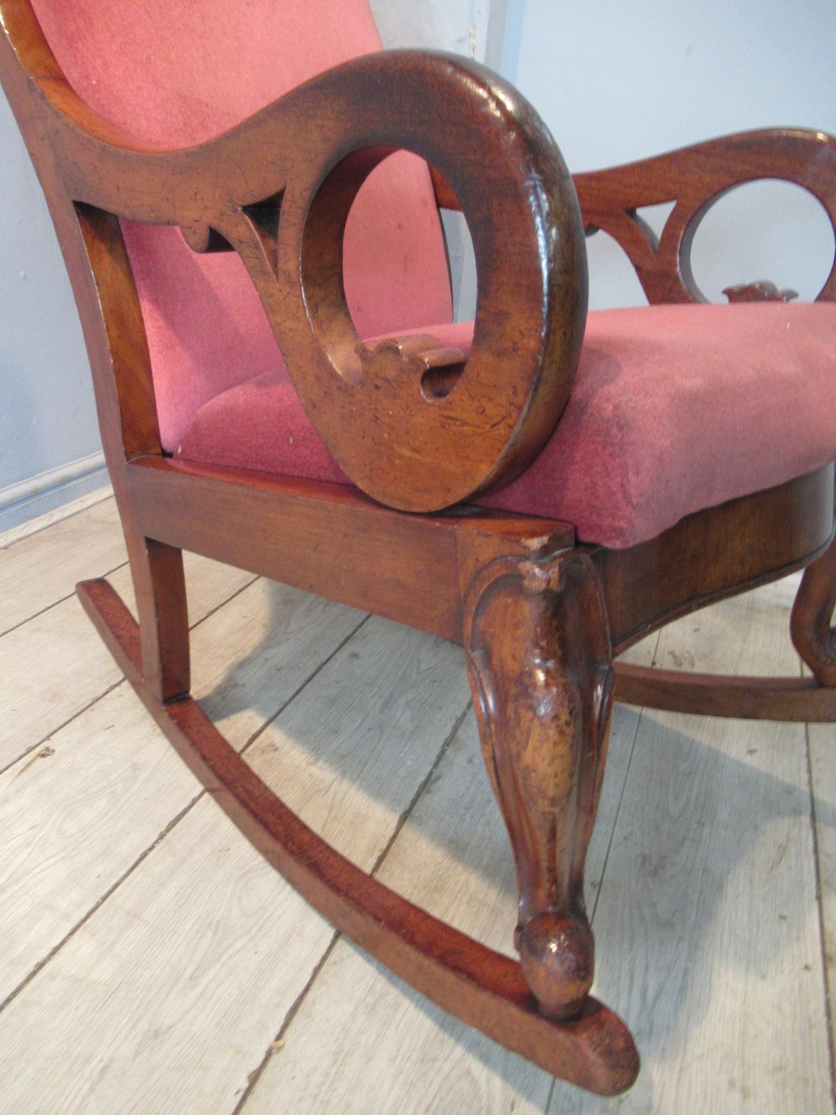 photo furniture Victorian Mahogany  1880s  Rocking Chair
