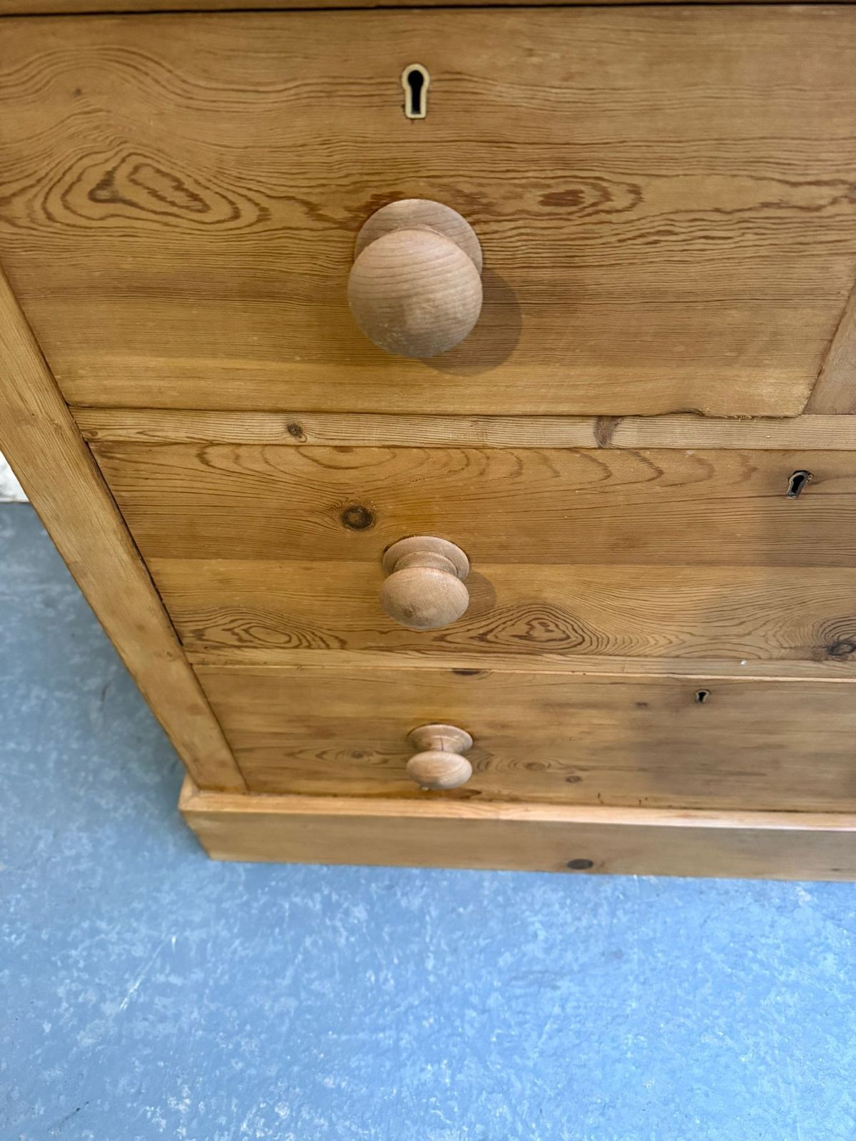 A Cracking Pine Victorian Waxed 4 Drawer Chest Of Drawers photo 445.0
