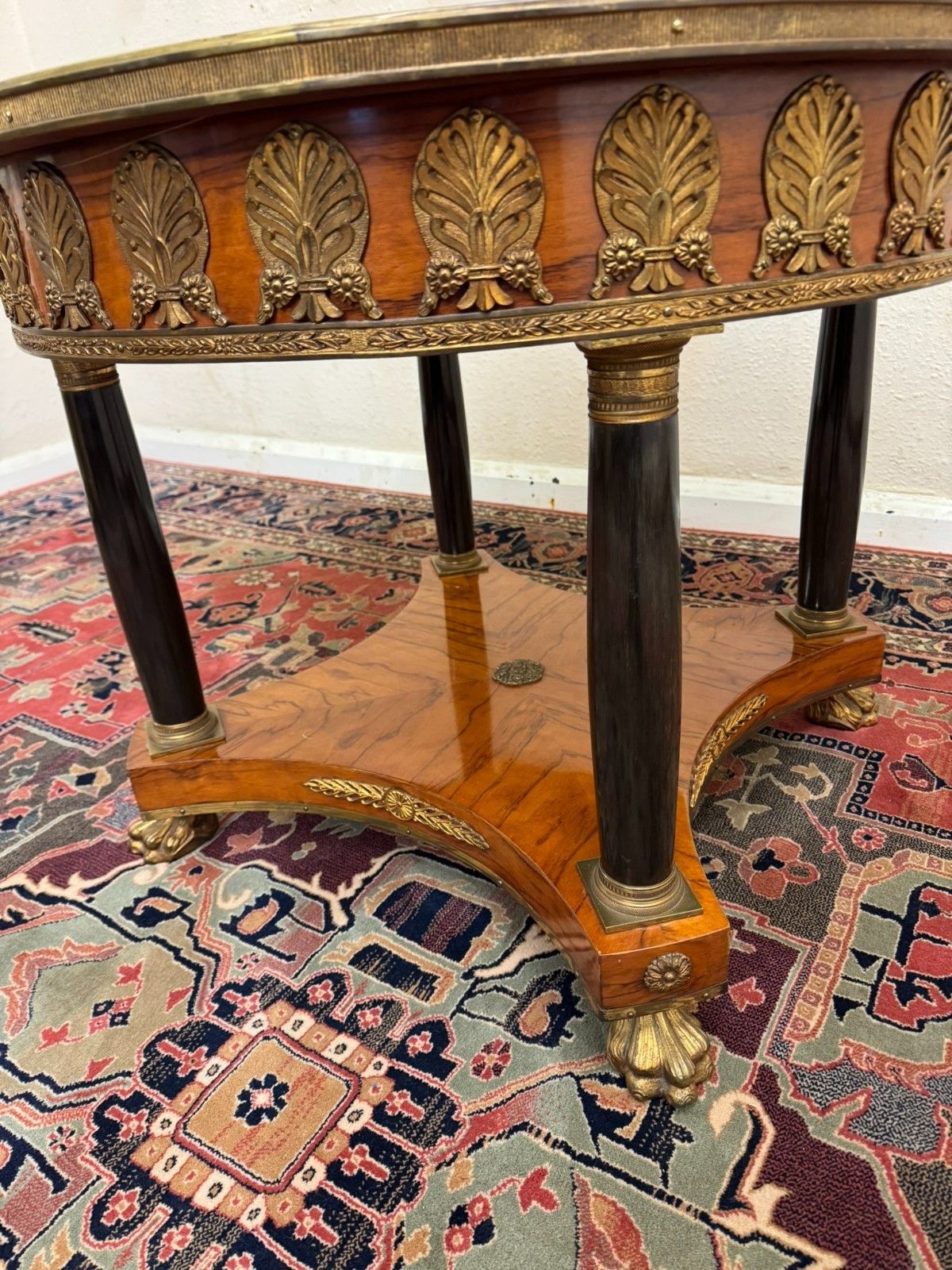 photo furniture Stunning Round French Kingwood Marquetry Inlaid Centre Table/Accent Table