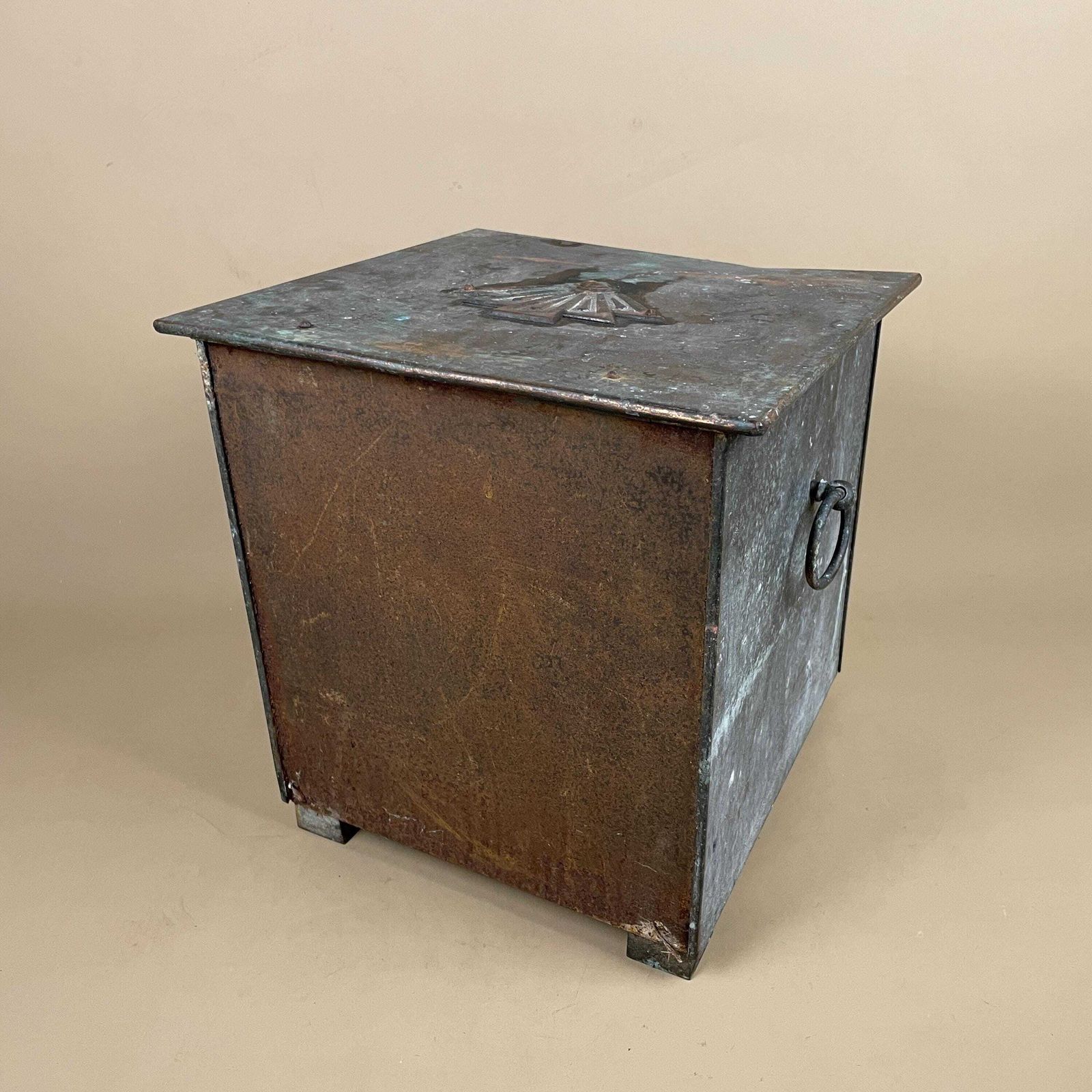 photo furniture Antique Metal Copper Brass Coal Bucket Side Handles Art Nouveau Square Fire Side Scuttle Farmhouse Patina Vintage Fireplace Box Lidded Lid