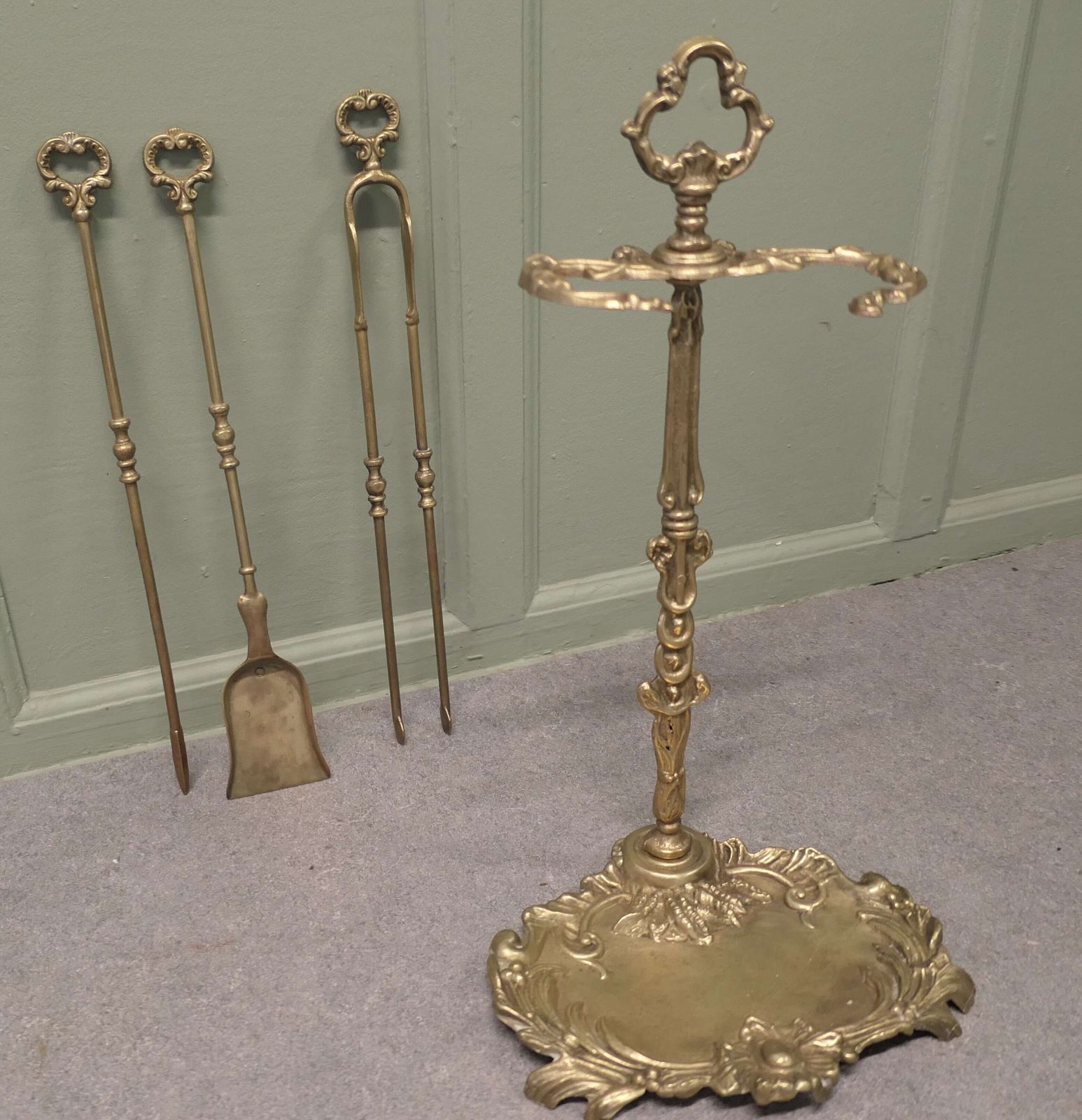 Attractive Brass Rococo Style Fireside Companion Set, Fireside Tools photo 594.0