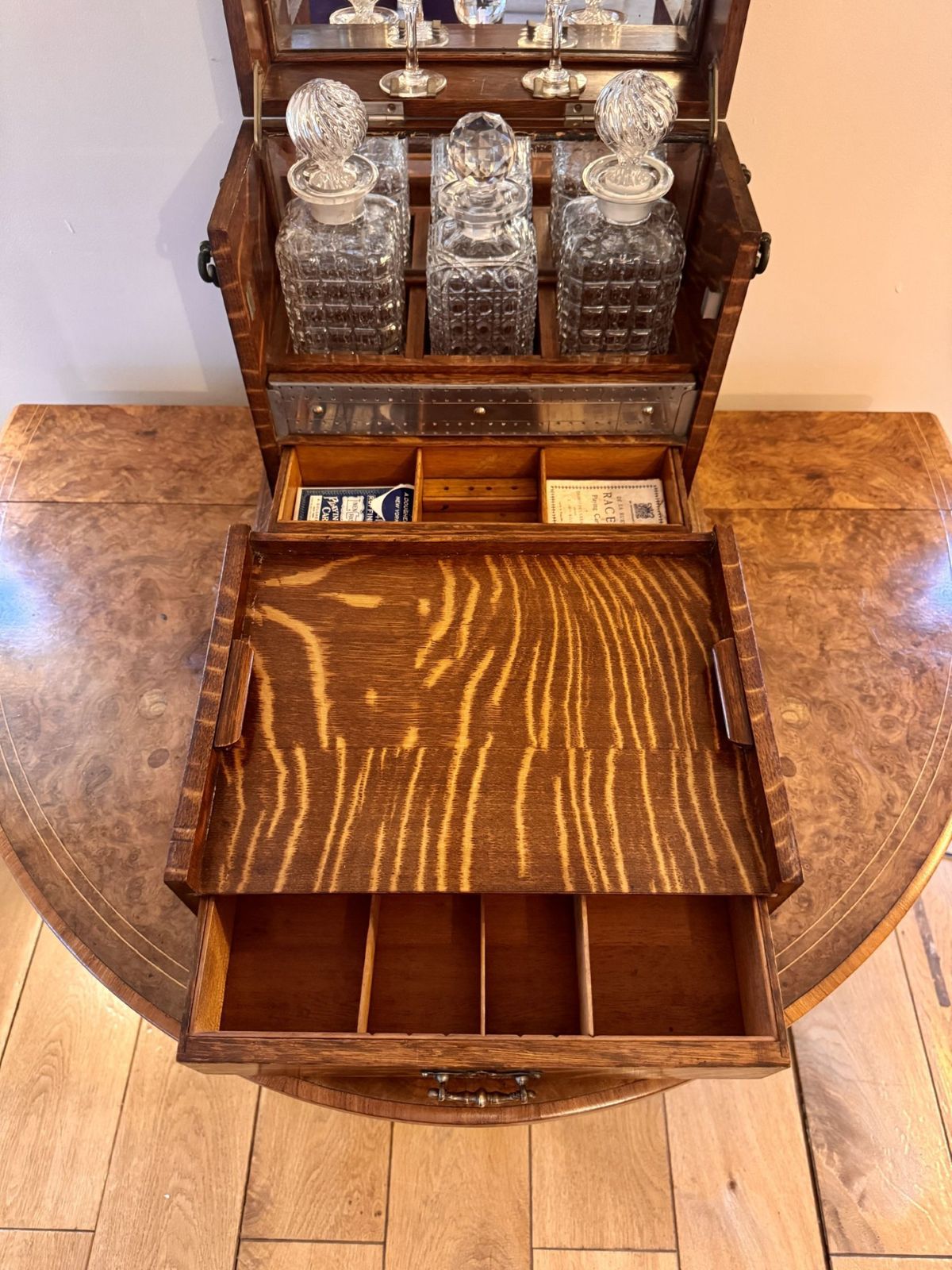 Outstanding Quality Antique Oak Decanter And Games Box photo vinterior