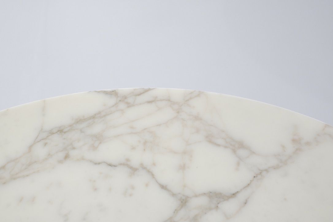 4300.0 Dining Table Tulip Marble By Eero Saarinen For Knoll International. photo