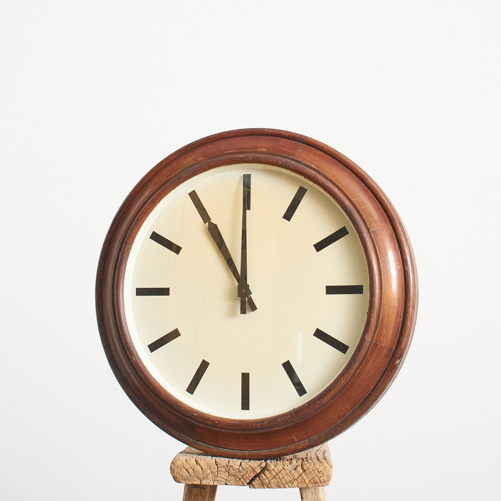 Large Antique Wooden Gents Of Leicester Station Wall Clock – B photo furniture