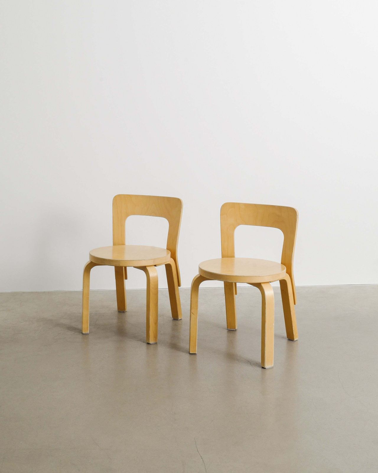 Pair Of Birch Wooden "N65" Children Chairs By Alvar Aalto Produced By Artek Finland 1990 photo 2000.0