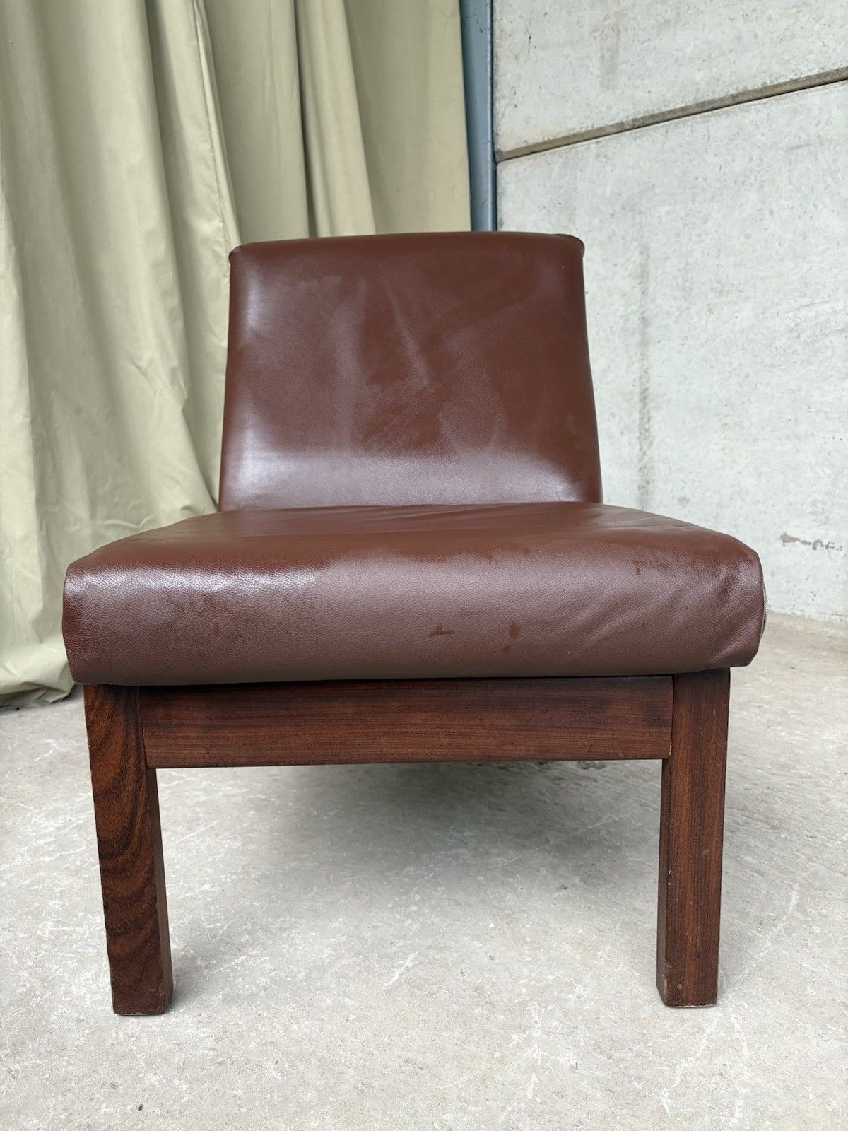 Vtg Mid Century Leather Lounge Chair Danish Scandi Retro R1029 photo for sale