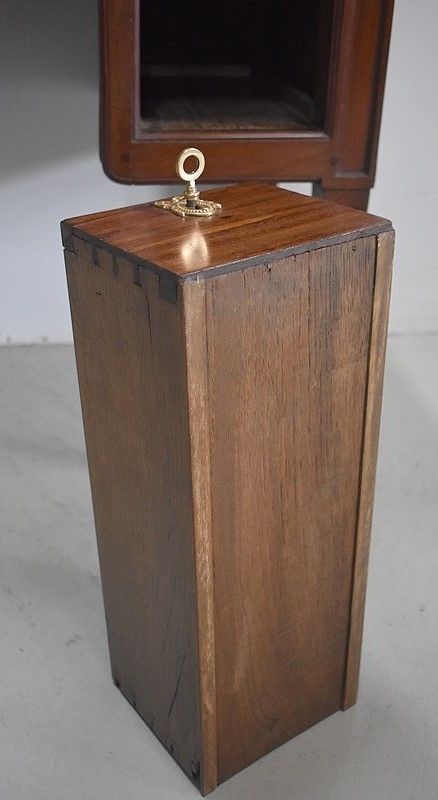 photo vintage Dresser Louis XVI For Men In Mahogany 18th Century