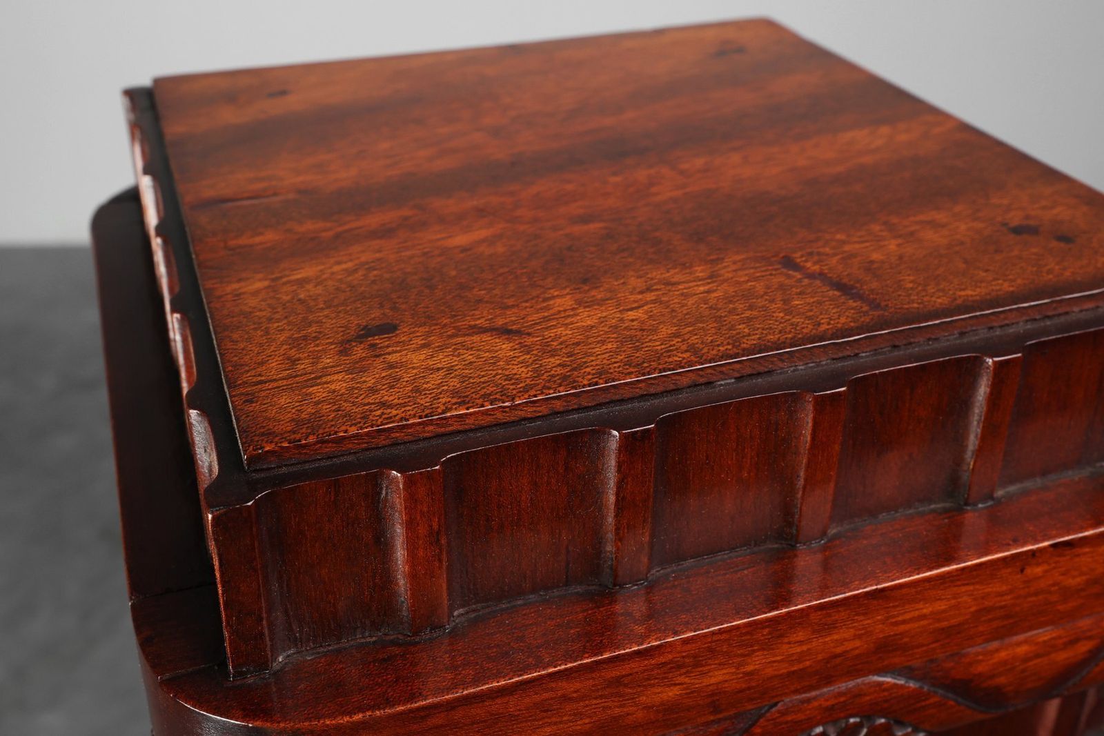 Art Deco French Square Oak Pedestal, 1915 photo vinterior