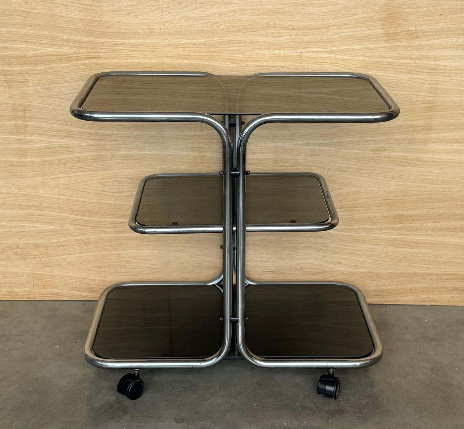 Chariot de service ou bar roulant de style Bauhaus, années 1970 photo for sale