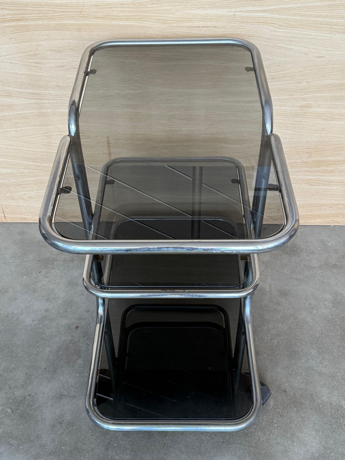 photo for sale Chariot de service ou bar roulant de style Bauhaus, années 1970
