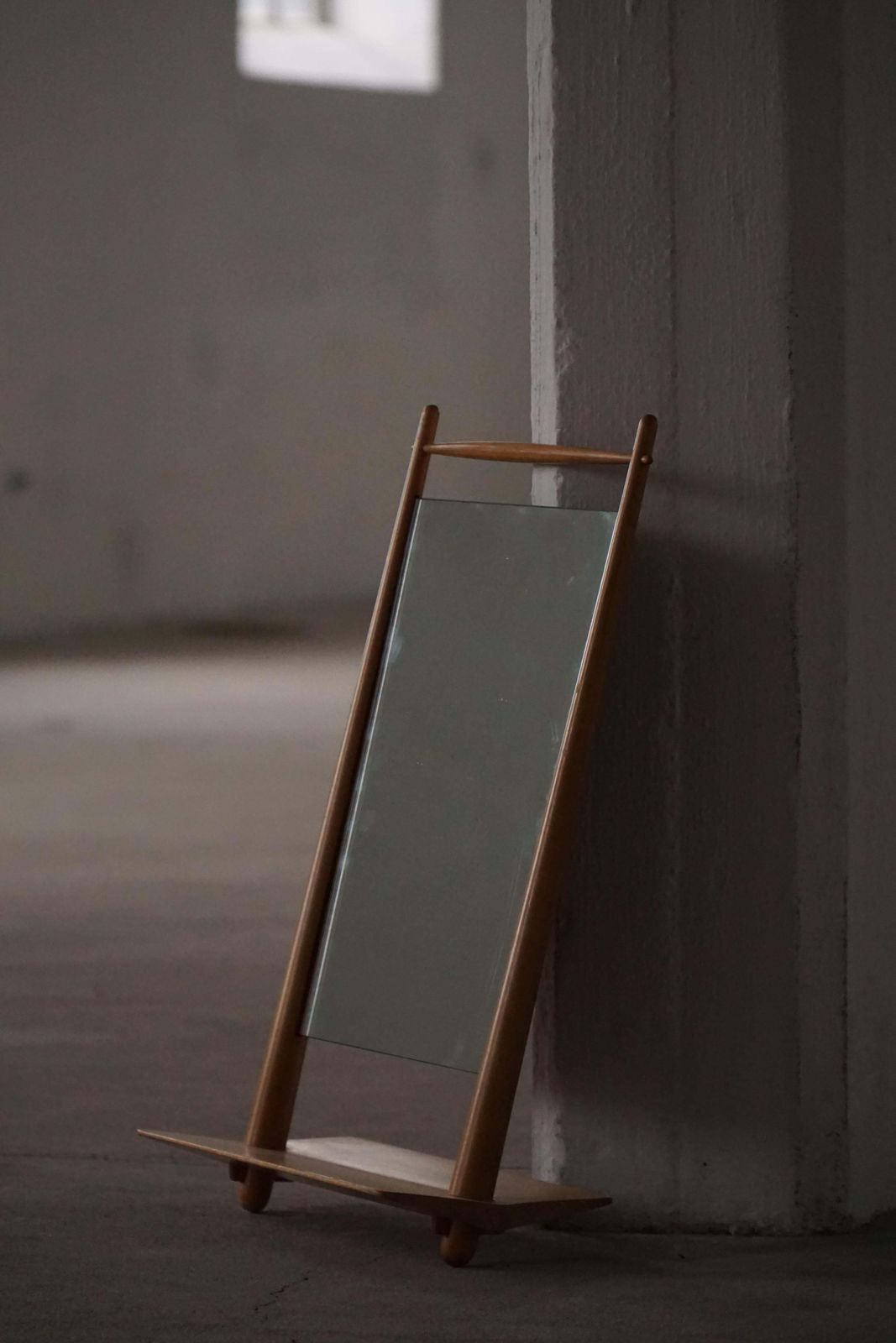 Mid 20th Century, Scandinavian Standing Table Mirror In Wood, 1950s–1960s photo vinterior