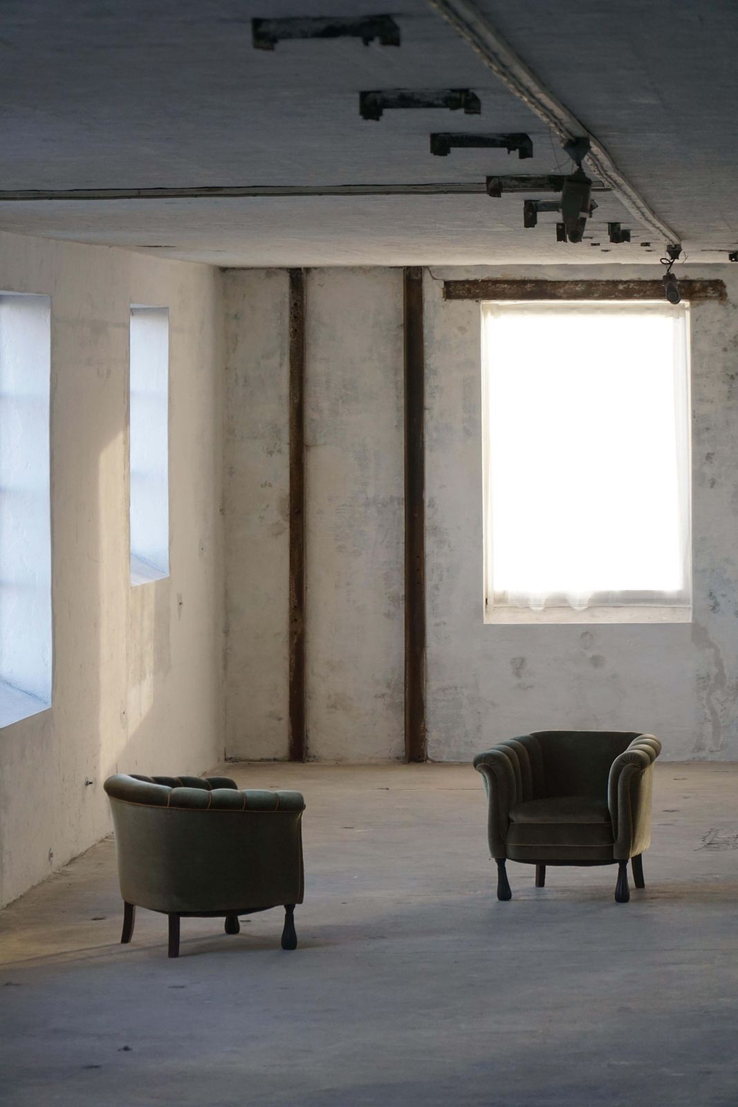 Furniture Mid 20th Century, Pair Of Danish Shell Lounge Chairs In Green Velvet, 1940s photo