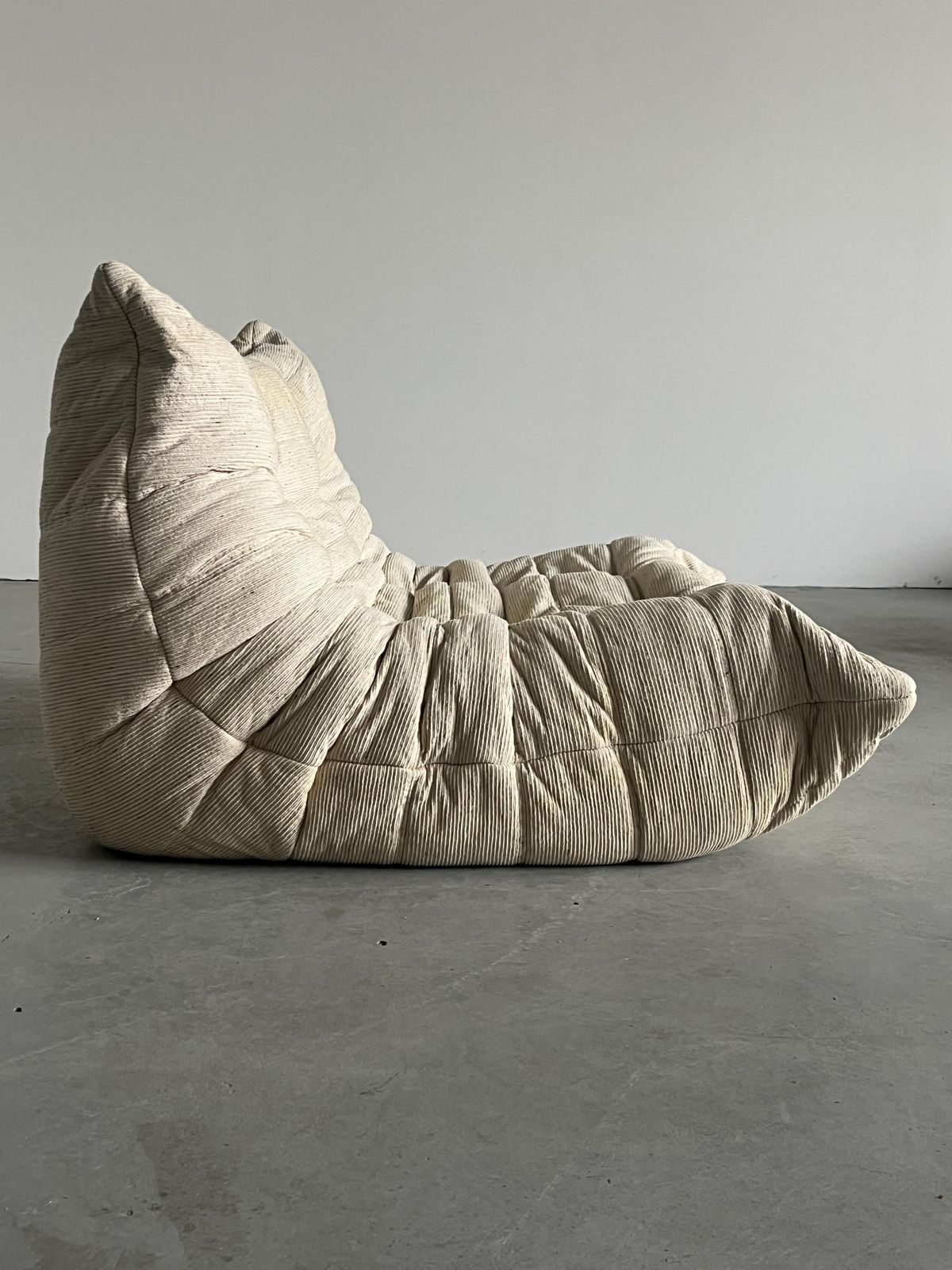 Vintage ‘Togo’ Two Seater Sofa By Michel Ducaroy In Off White Fabric, 70s France photo vinterior