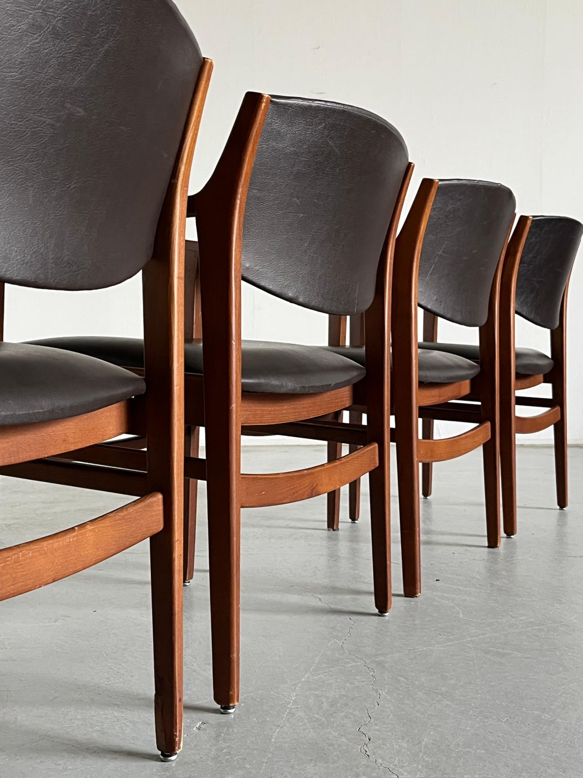 Set Of 4 Vintage Mid Century Armchairs In Beechwood And Dark Brown Faux Leather photo vintage
