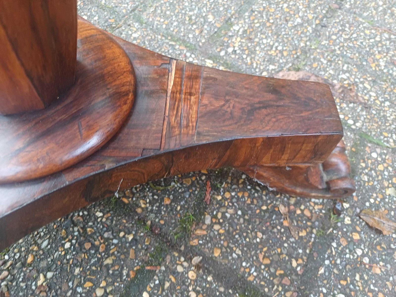 photo vintage Victorian Rosewood Occasional Side Table Antique Column Stand Pedestal Table Vintage Elegant English Wine Lamp Hall Table