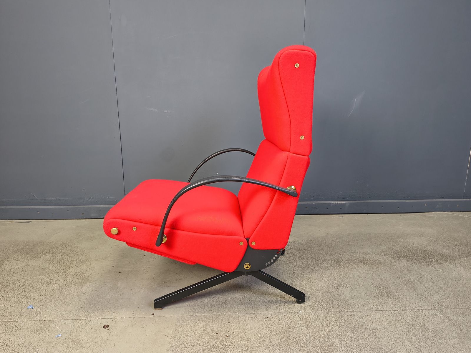 photo for sale Vintage P40 Lounge Chair By Osvaldo Borsani For Tecno, 1960s