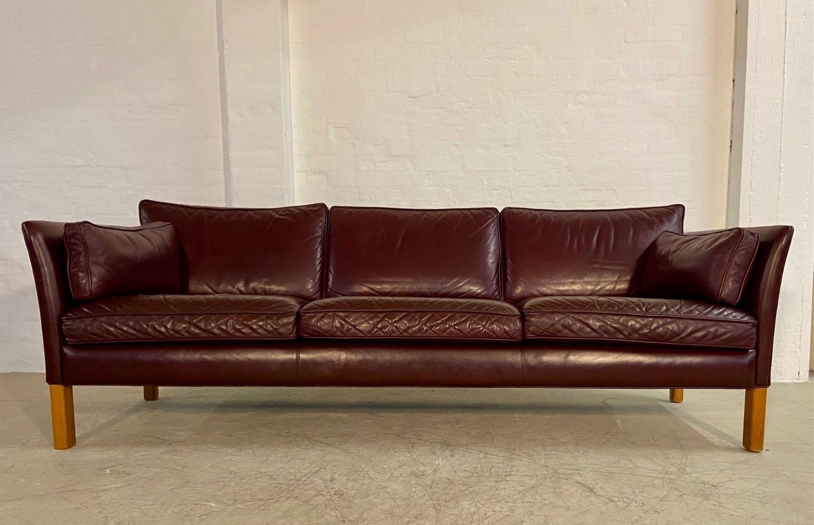 Mid Century Modern Arne Norell Swedish Burgundy Leather Sofa – 1960s photo vinterior
