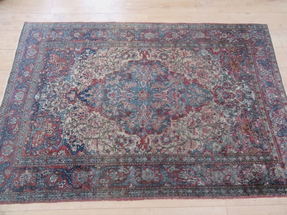 photo vinterior Antique Distressed Isfahan Rug. 206cm X 140cm