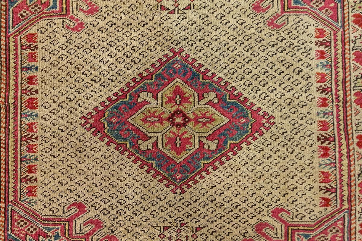 Kiz Ghiordes Rug, 18th Century And Earlier photo vinterior
