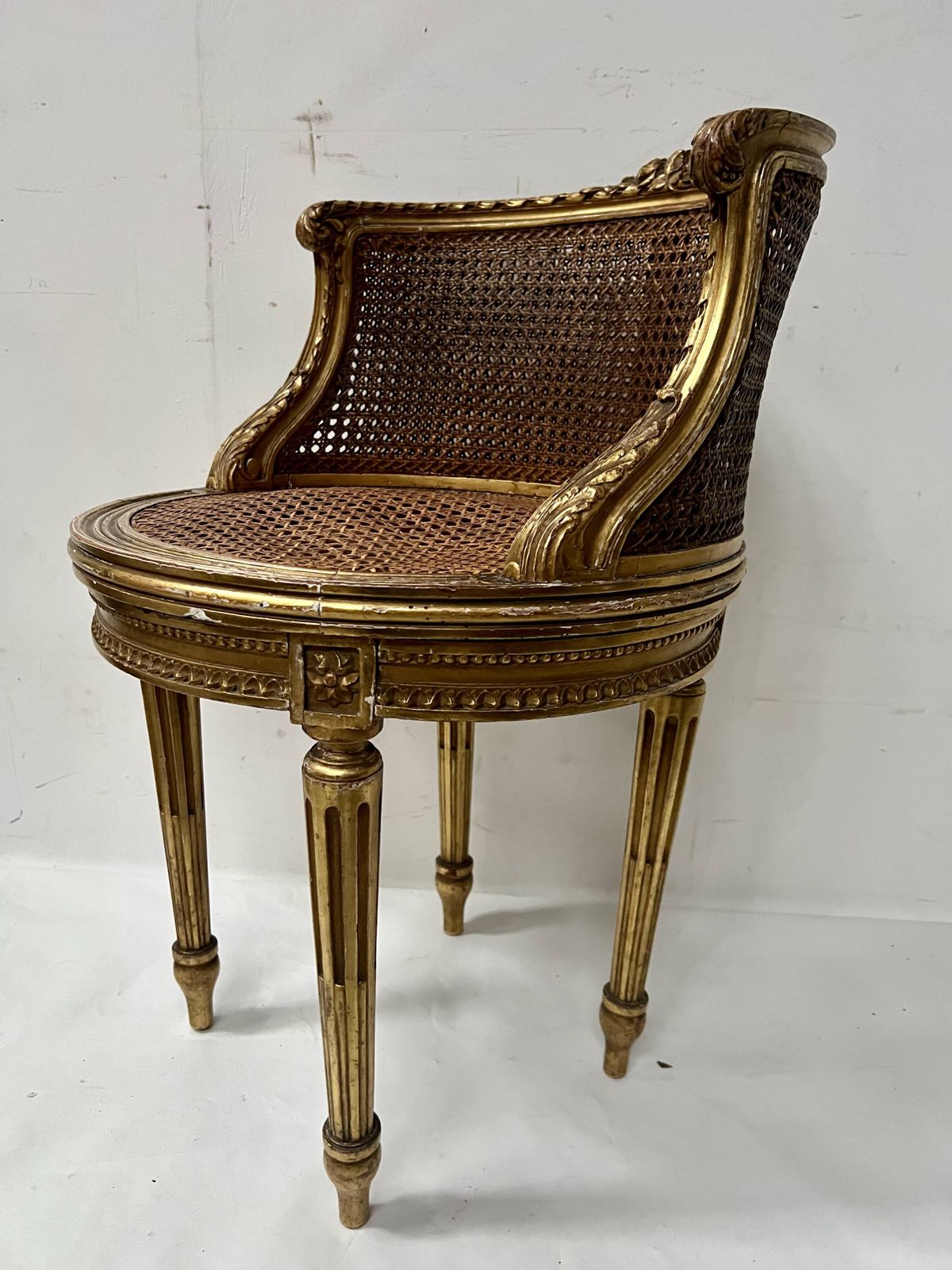 Louis XVI Style Armchair In Wood And Gilded Stucco, 20th Century. photo 651.525