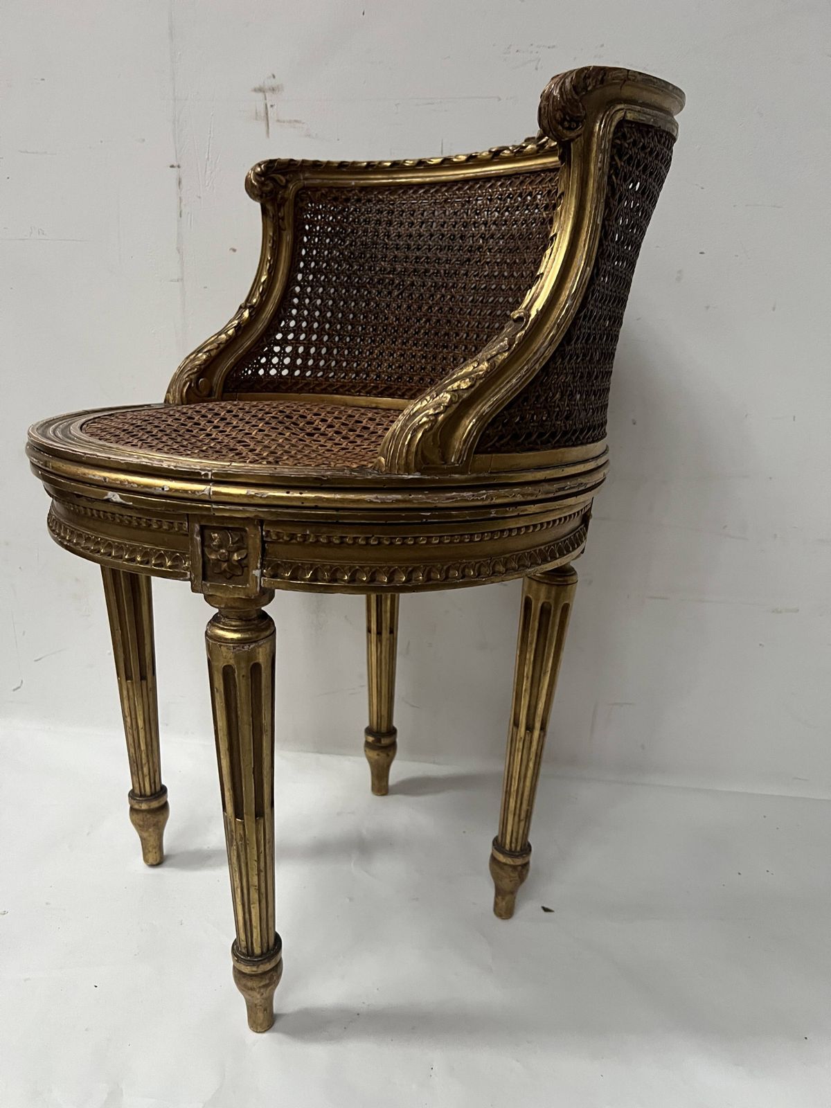 Louis XVI Style Armchair In Wood And Gilded Stucco, 20th Century. photo vinterior