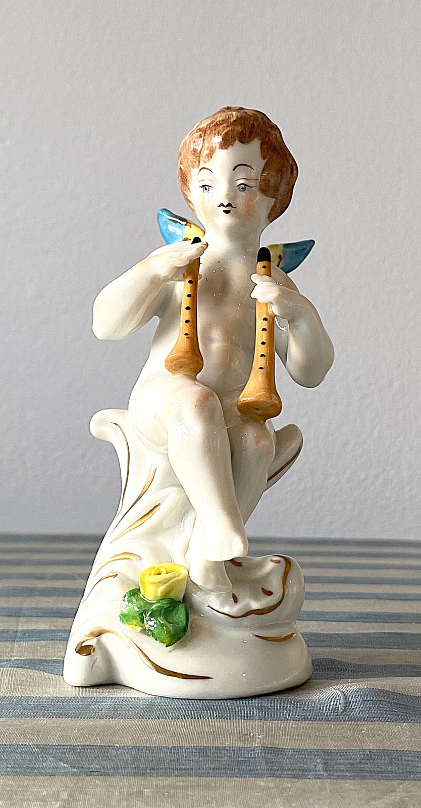photo furniture Four Beautiful Capodimonte Porcelain Cherubs Putti Playing Musical Instruments