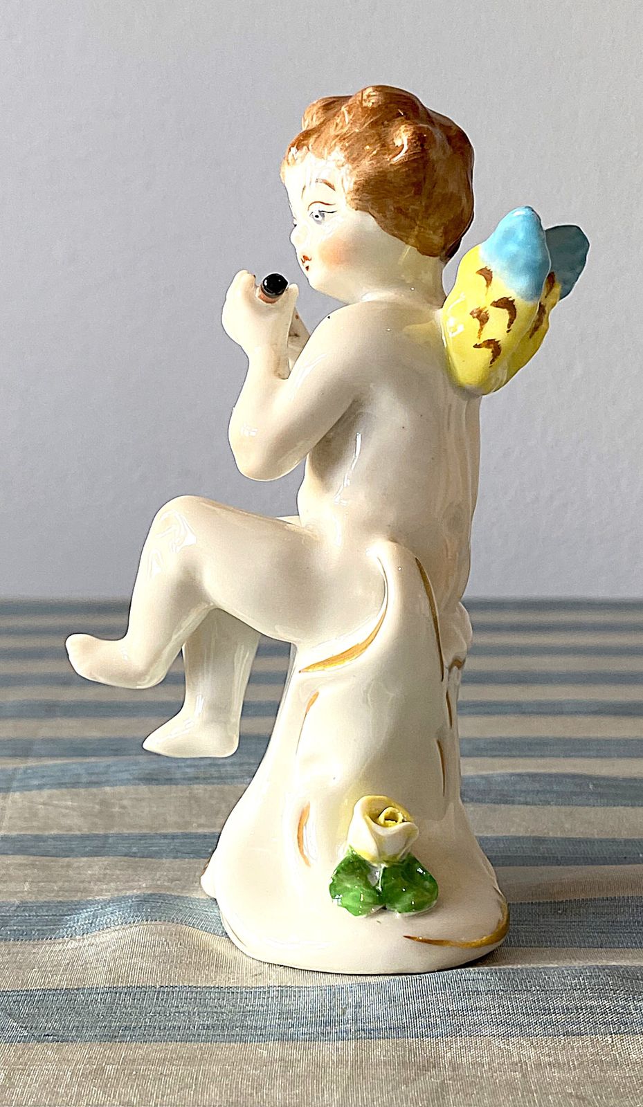photo vintage Four Beautiful Capodimonte Porcelain Cherubs Putti Playing Musical Instruments