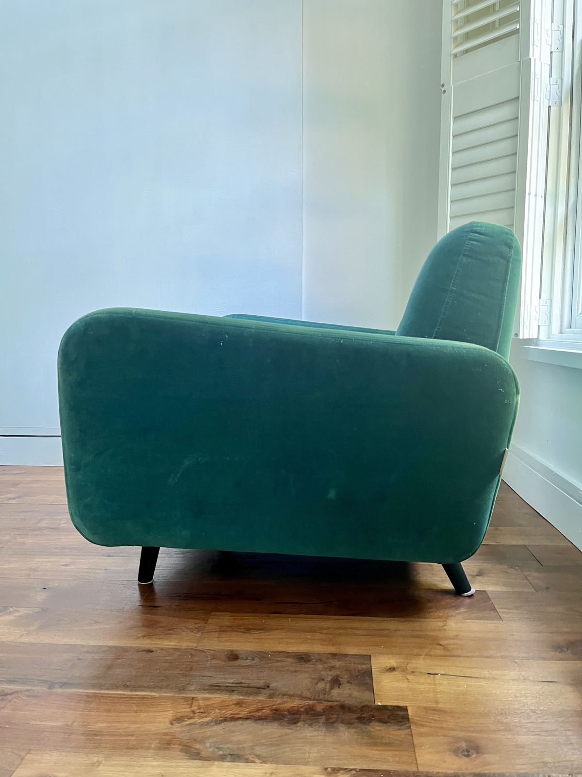 photo furniture Habitat Abel Emerald Green Velvet Armchair