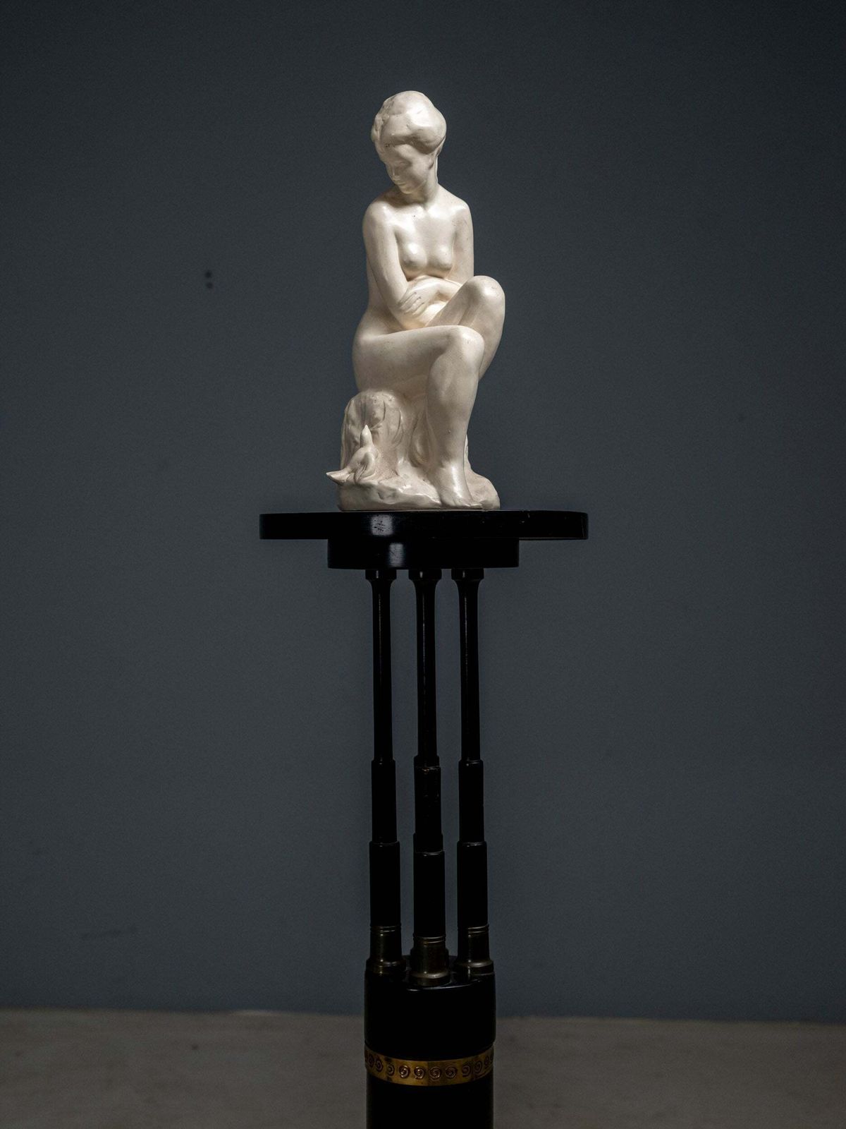 Black Lacquered Pedestal With Brass Details, 20th Century photo vinterior
