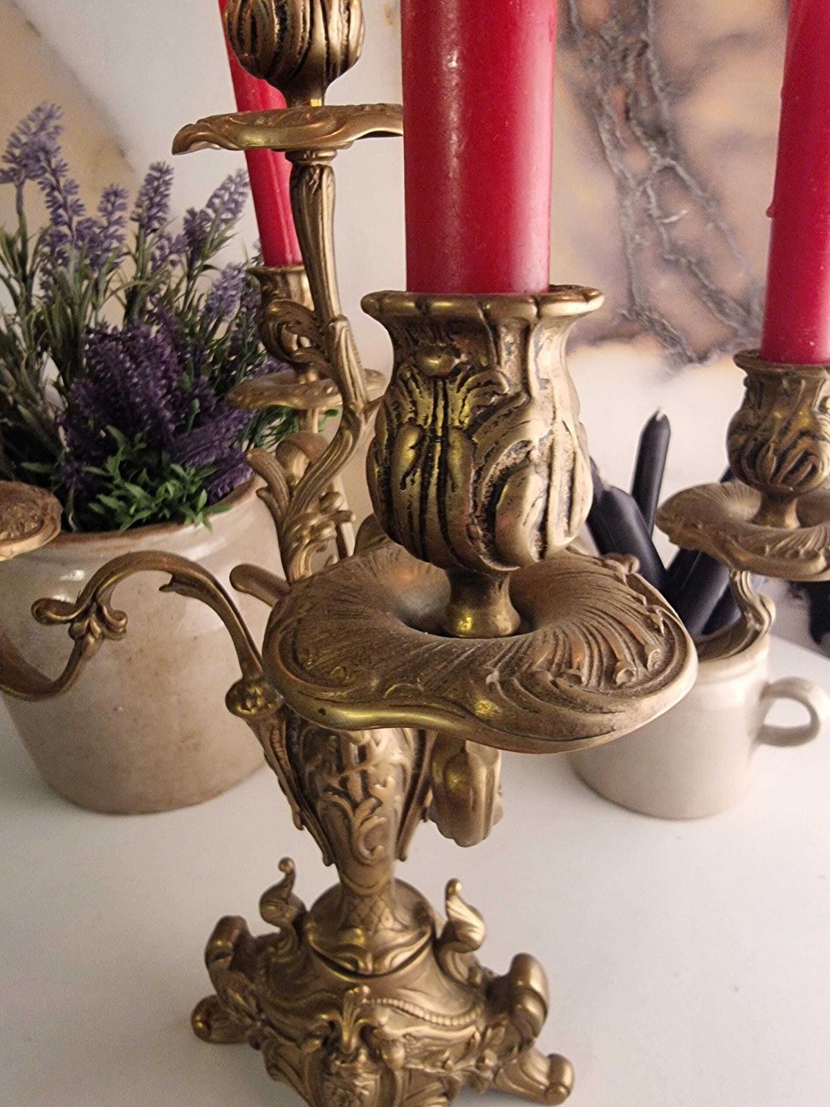 Antieke Franse Bronzen Kandelaar, Vierarmige Bronzen Kandelaar, Franse Kaarsenhouder, Chateau Chic photo furniture