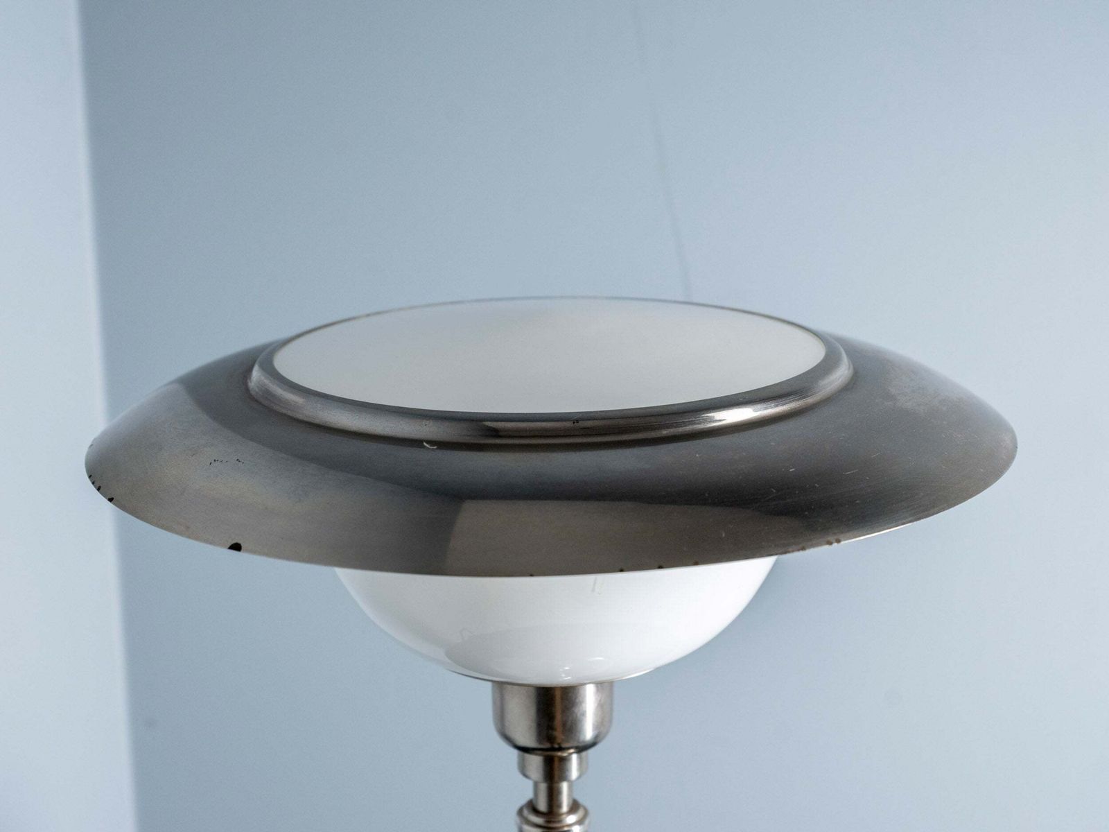 Art Deco Tafellamp Met Opaalglaskapje, Ca. 1930 photo for sale