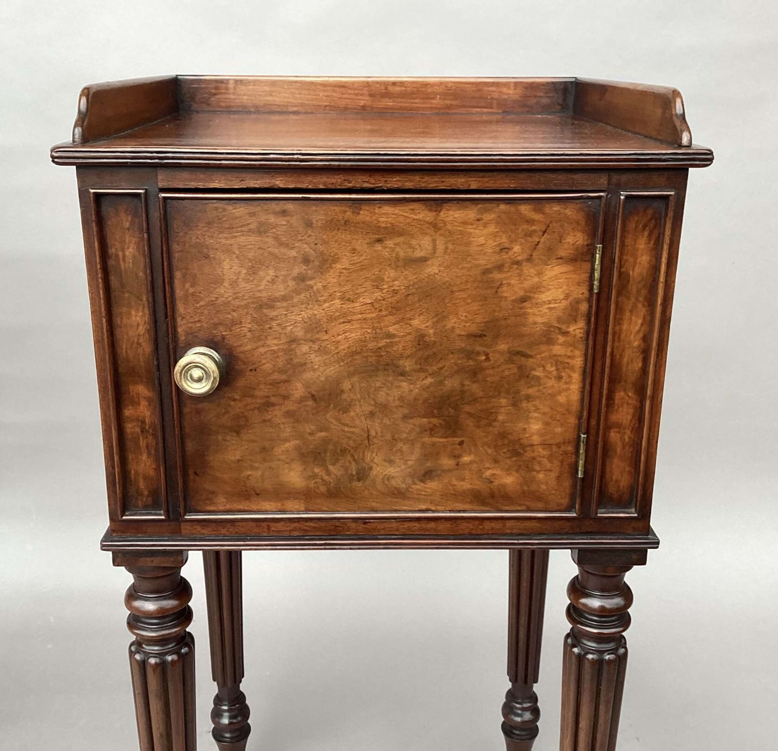 photo vinterior Good Regency Gillows Matched Pair Of Mahogany Bedside Cabinets / Cupboards