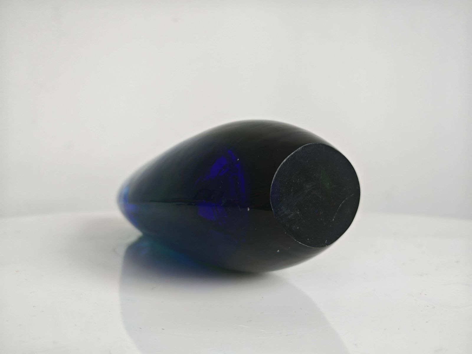 photo furniture Mid Century Modern Cobalt Blue And Green Murano Glass Vase By Sommerso, 1970s