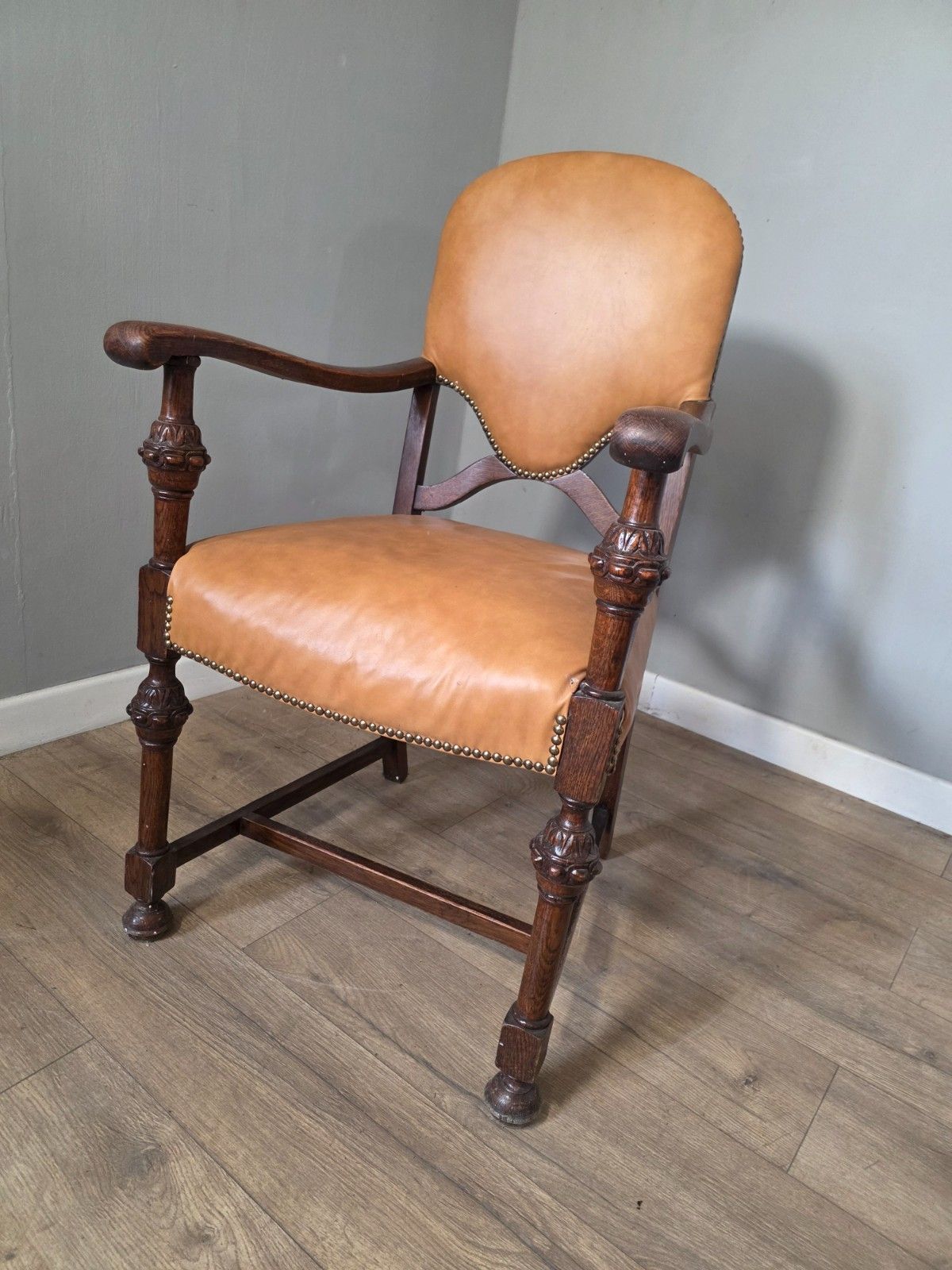 photo buy Set Of 8 Antique Oak And Leather Dining Chairs